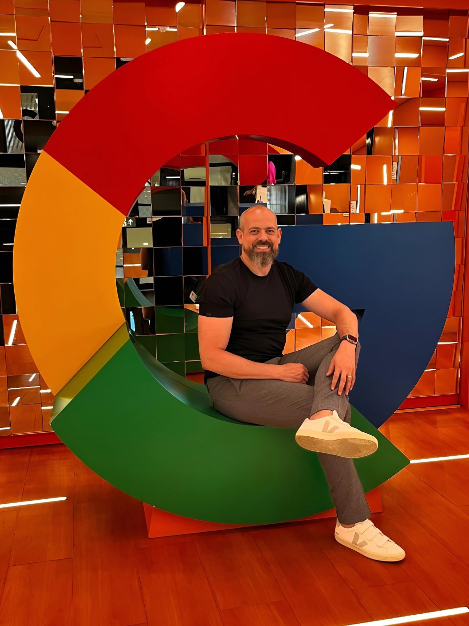 Ivan de Paiva sentado no G do Google